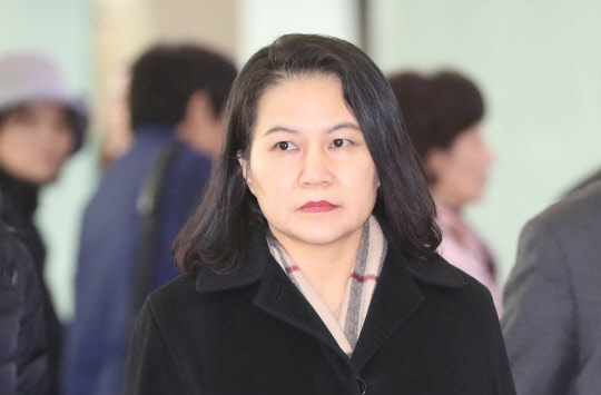 유명희 수석대표 출국  한미FTA 협상 수석대표인 유명희 산업통상자원부 통상정책국장이 5일부터 미국 워싱턴DC에서 열리는 한미FTA 개정협상에 참석하기 위해 4일 오전 인천공항을 통해 출국하고 있다. 2018.1.4